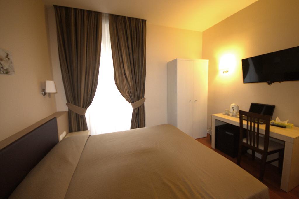 Roma Rooms Colosseum Buitenkant foto