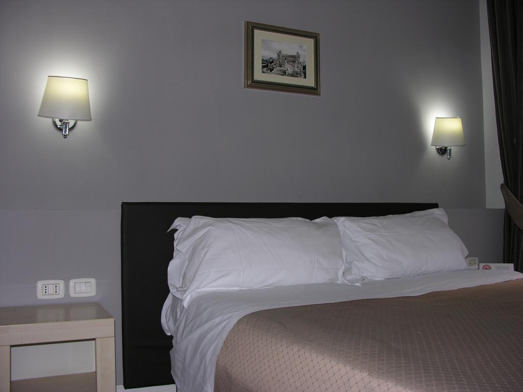 Roma Rooms Colosseum Buitenkant foto