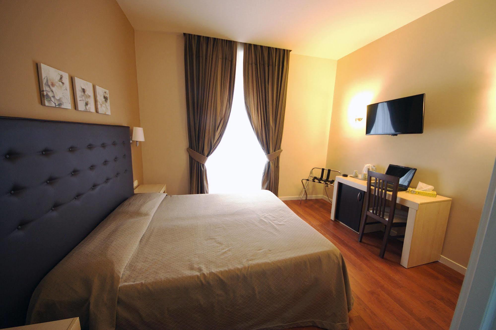 Roma Rooms Colosseum Buitenkant foto
